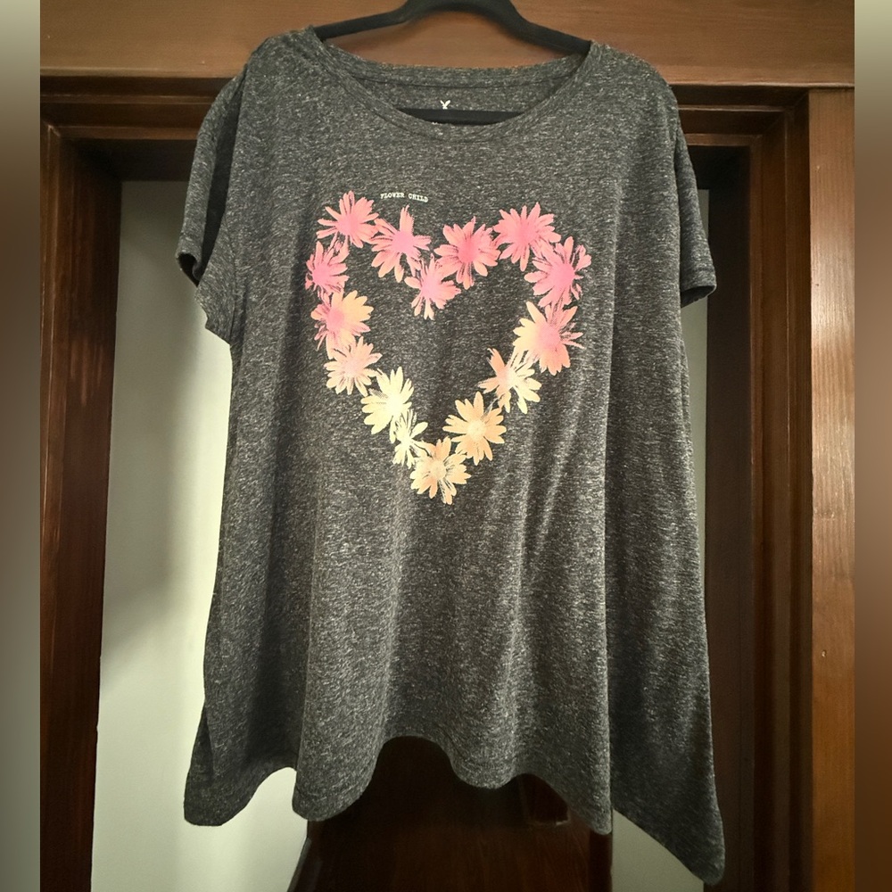 American Eagle Outfitters Gray Tee with Floral Heart Design